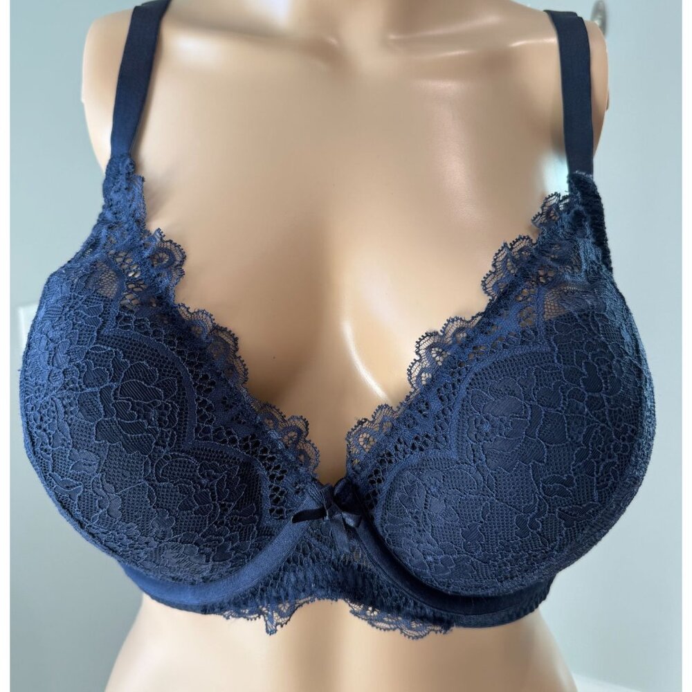 Hips & Curves, "The body line" Full Coverage lace underwire bra, size 40D